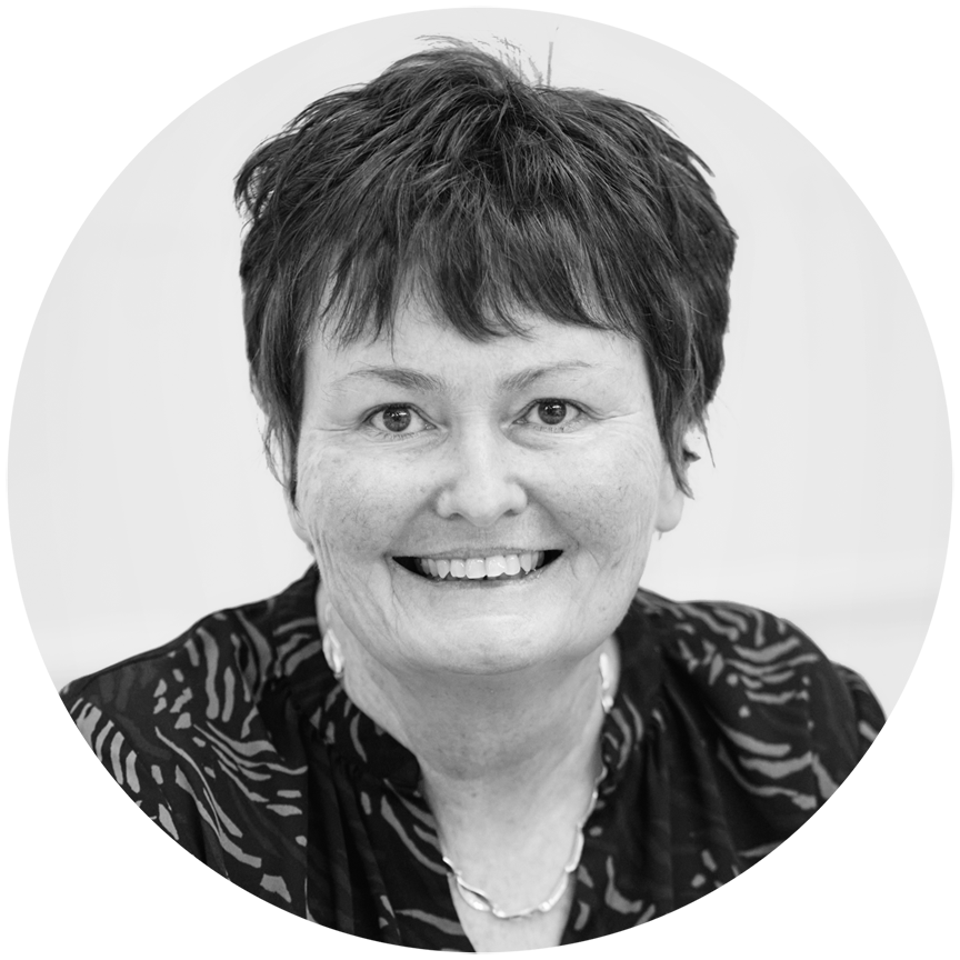 Black and white circular photo of Fiona Powrie, a Wellcome Leap Director.